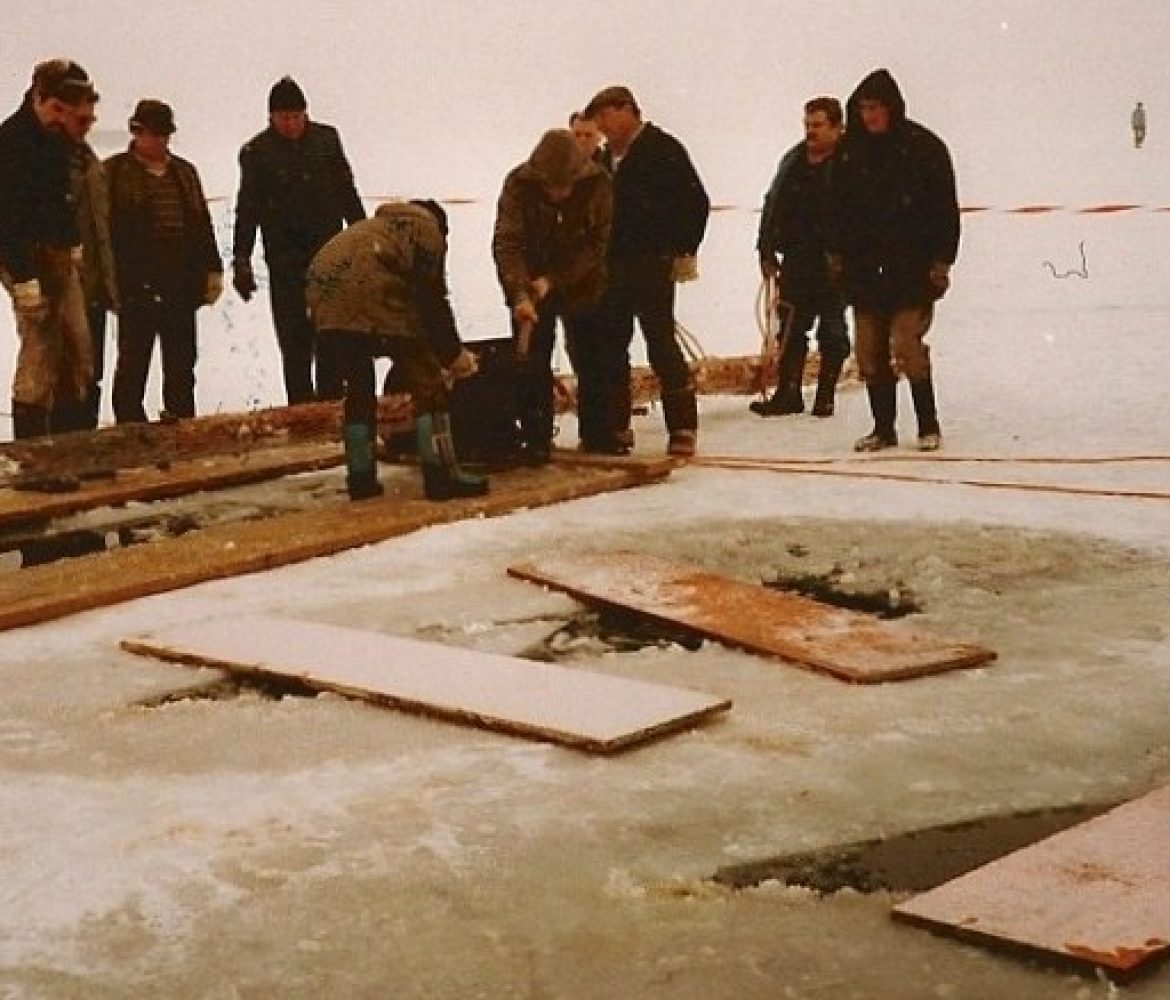 Reiserbau auf zugefrorenem Untersee 1985