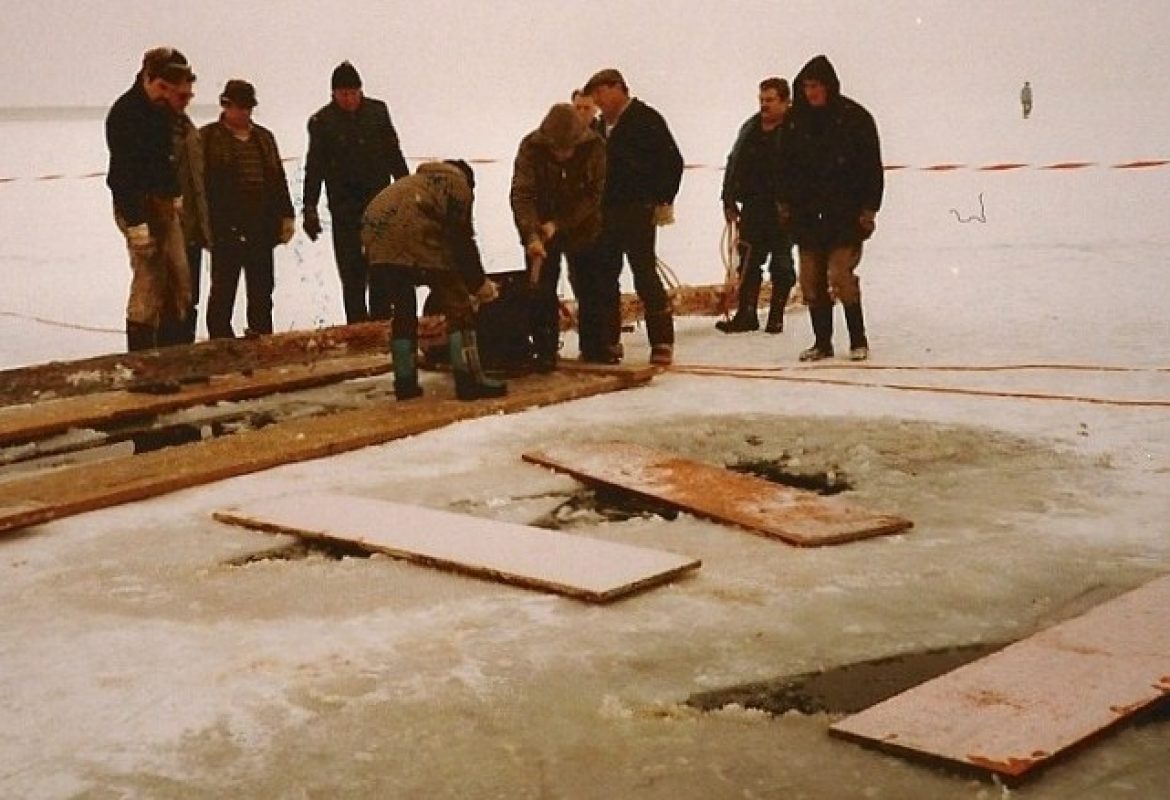 Reiserbau auf zugefrorenem Untersee 1985